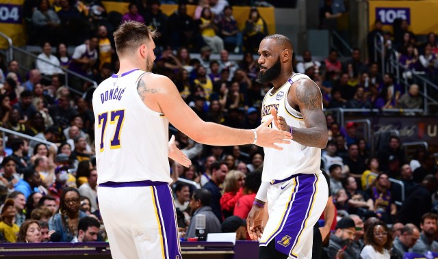 转入东契奇时代！名记：詹姆斯对湖人的这一态度并不惊讶