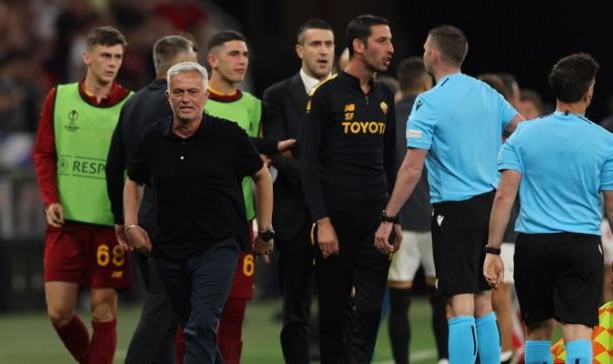 开云官网-穆里尼奥保留曲目：裁判是西班牙人！